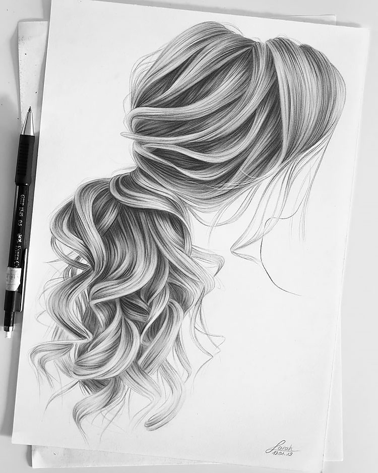 LONG WAVY HAIR