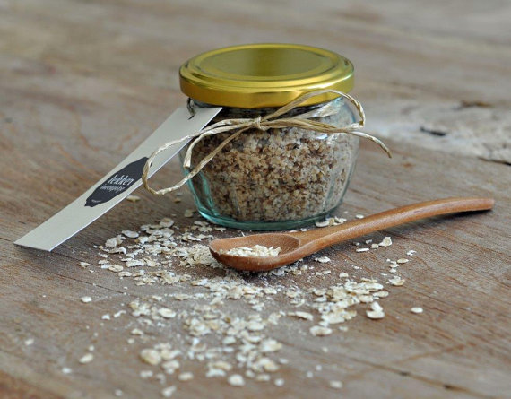Oatmeal: The Gentle Exfoliator